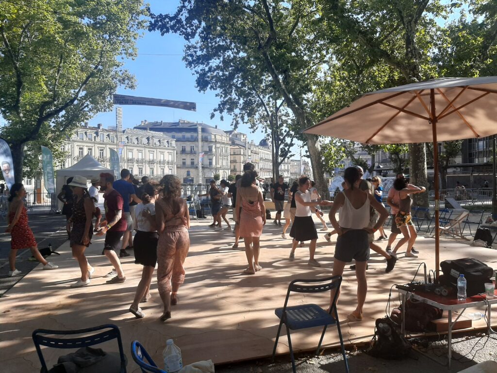 Participants au Festival Swinging sur scène à l'Esplanade deMontpellier