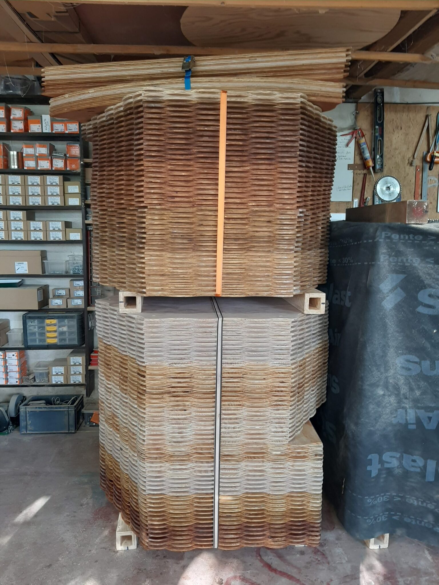 Stockage de piles d'alvéoles de Parquet Miel